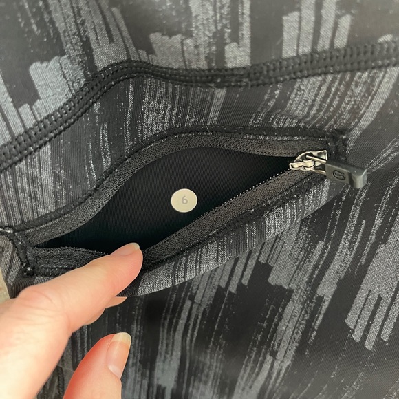 Lululemon Run: Top Speed Crop Size 6 - Picture 7 of 7